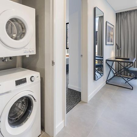 Meriton Suites Melbourne Exteriör bild Laundry facilities in a typical apartment