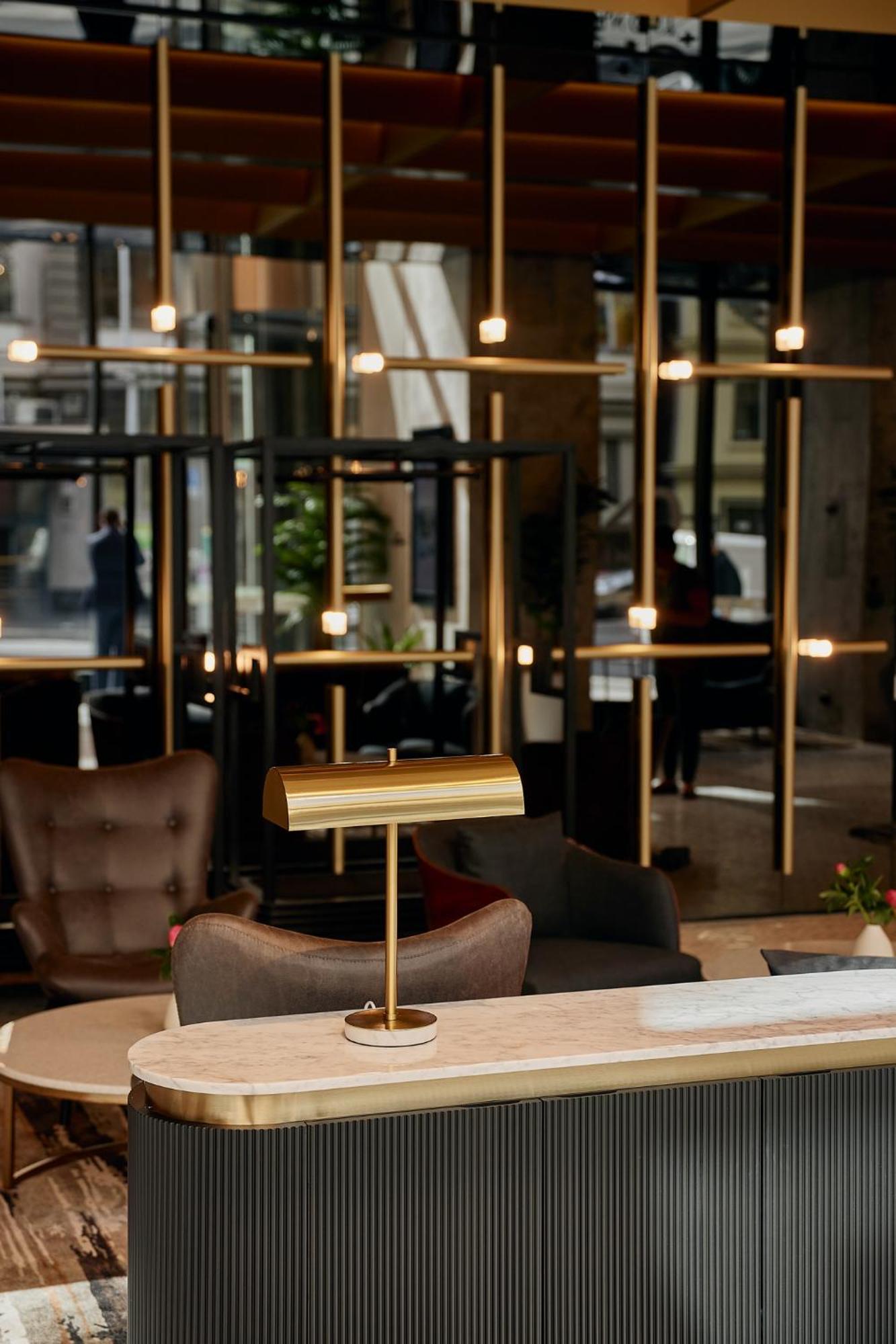 Meriton Suites Melbourne Exteriör bild The interior of the lounge